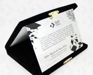 Placa Com Estojo PRIME – Formatura