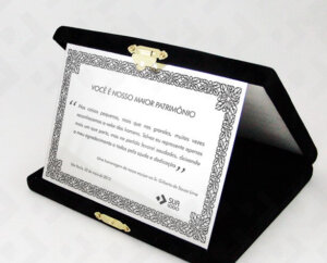 Placa Com Estojo PRIME – Institucional